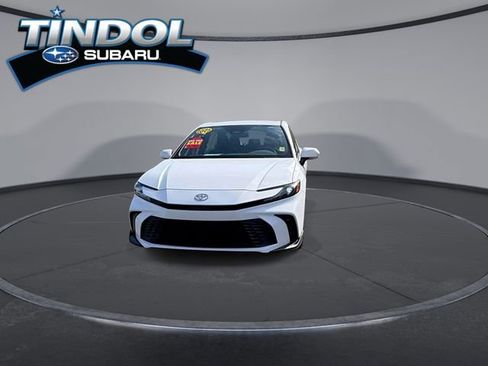 Used 2025 Toyota Camry SE FWD image 3
