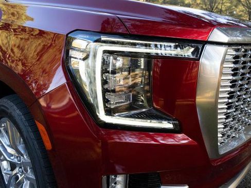 Used 2021 GMC Yukon Denali w/ Denali Premium Package image 37