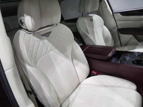 Used 2019 Bentley Bentayga AWD/4WD image 22