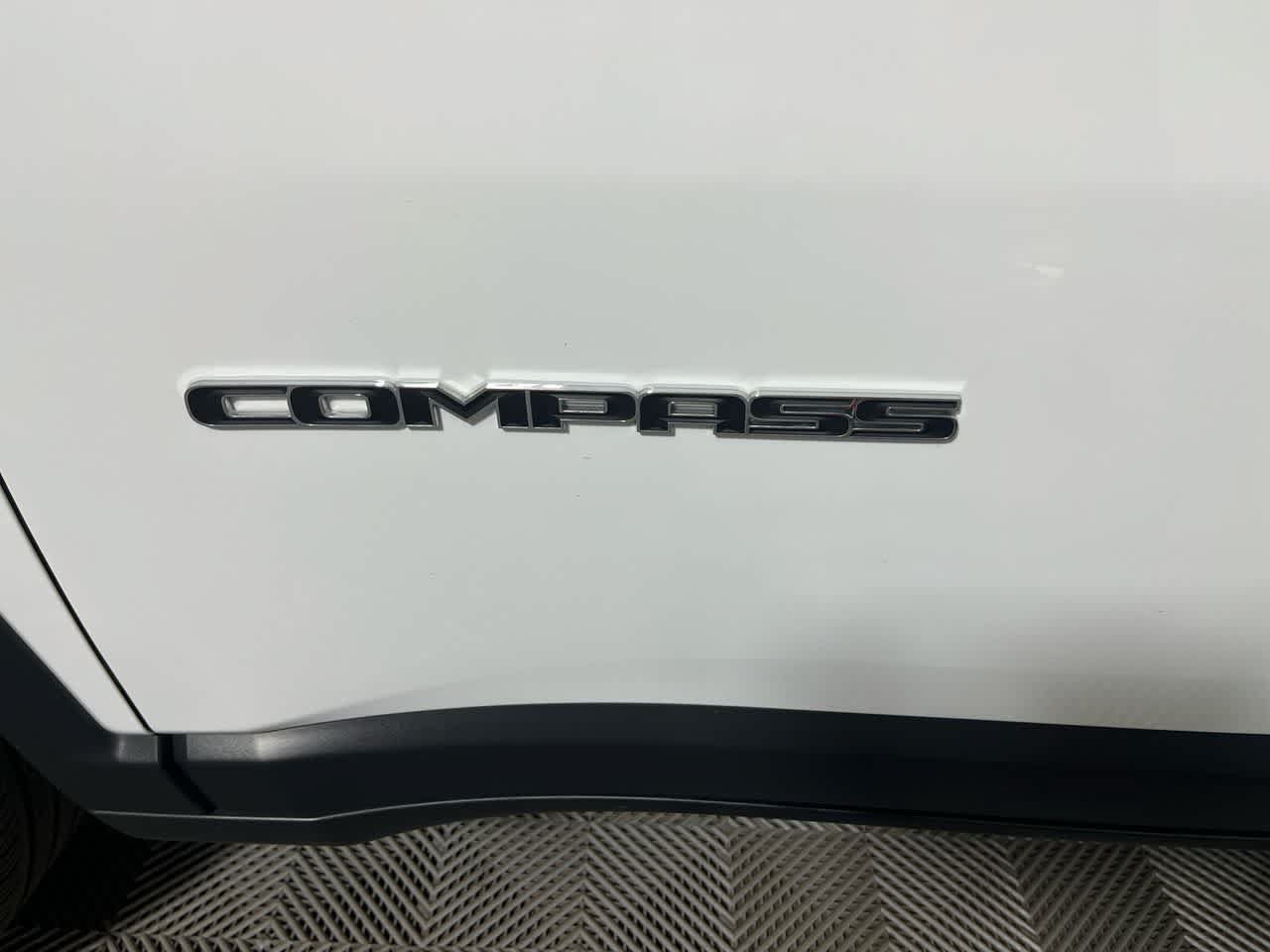 Used 2025 Jeep Compass Limited AWD/4WD image 11