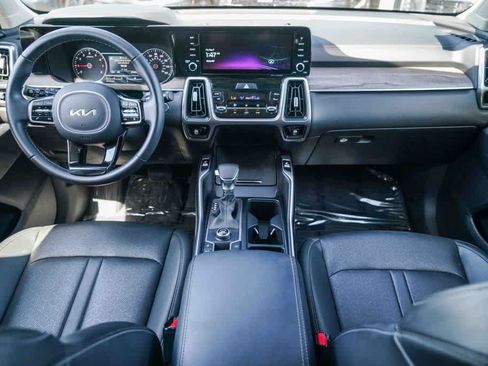 Certified 2023 Kia Sorento EX w/ Panoramic Sunroof Package FWD image 11