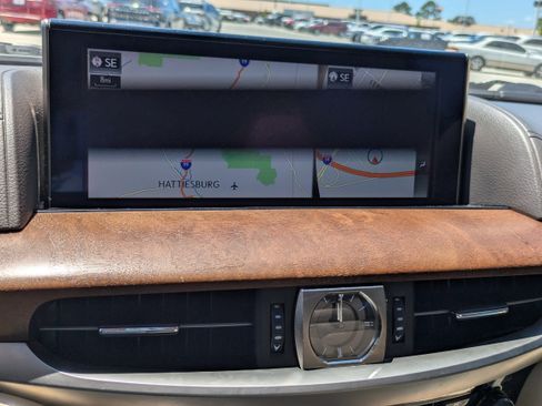 Used 2021 Lexus LX 570 4WD w/ Luxury Package image 20