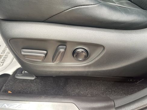 Used 2021 Toyota Venza Limited image 54
