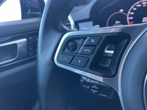 Certified 2023 Porsche Cayenne Platinum Edition image 39