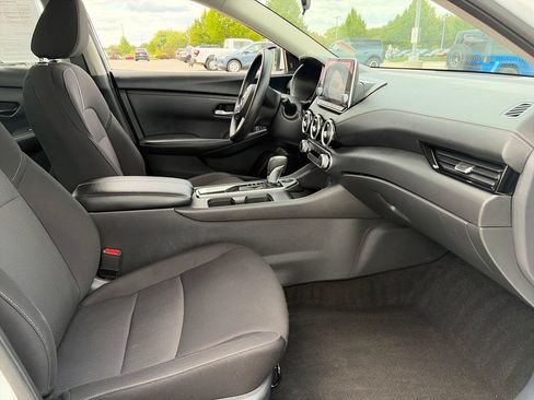 Used 2024 Nissan Sentra SV FWD image 11