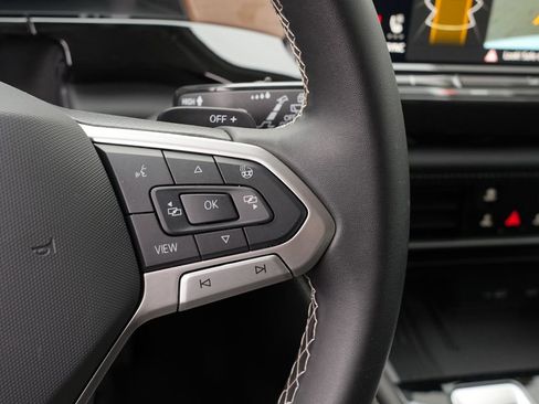 Used 2025 Volkswagen Atlas SE image 41