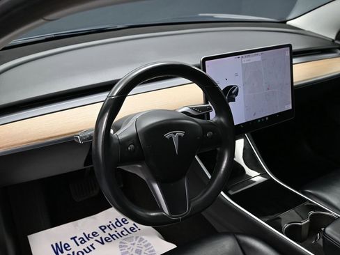 Used 2018 Tesla Model 3 Long Range image 16