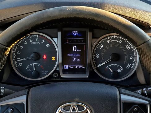 Used 2016 Toyota Tacoma SR5 AWD/4WD image 14