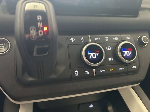 Used 2025 Land Rover Defender 110 S image 8