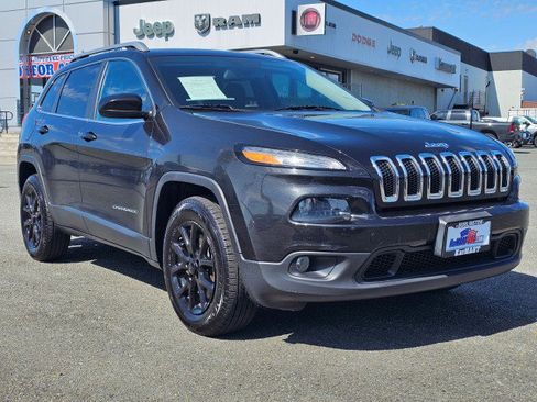 Used 2015 Jeep Cherokee Latitude w/ Trailer Tow Group AWD/4WD image 1