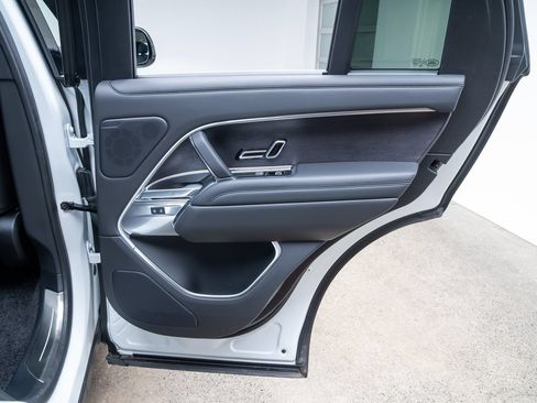 Used 2025 Land Rover Range Rover SE AWD/4WD image 23