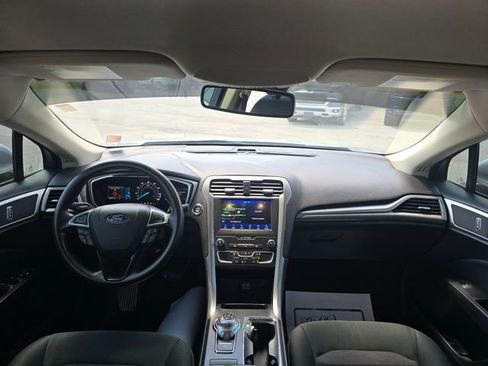 Used 2020 Ford Fusion SE FWD image 15