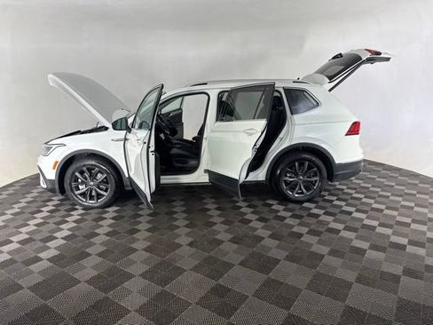 Used 2024 Volkswagen Tiguan SE FWD image 11