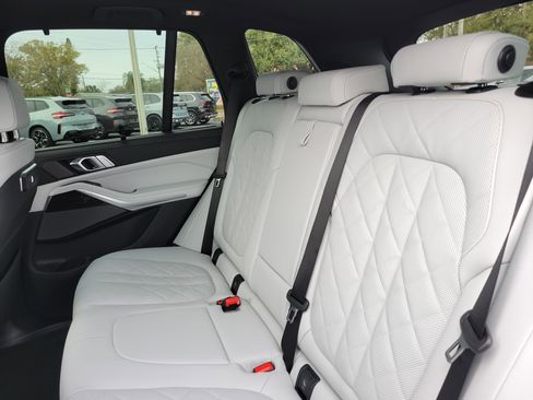 New 2026 BMW X5 xDrive40i w/ Climate Comfort Package image 8
