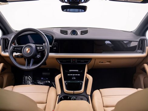 Certified 2024 Porsche Cayenne AWD/4WD image 11