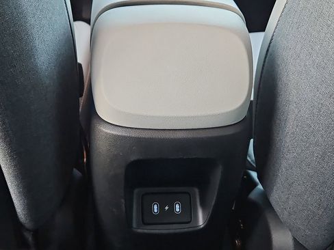 Used 2025 Hyundai Elantra Limited image 18