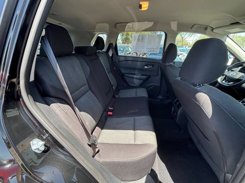 Used 2025 Nissan Rogue SV FWD image 36