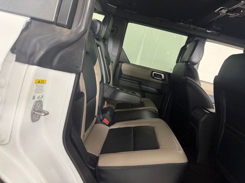 Used 2024 Ford Bronco Wildtrak AWD/4WD image 30