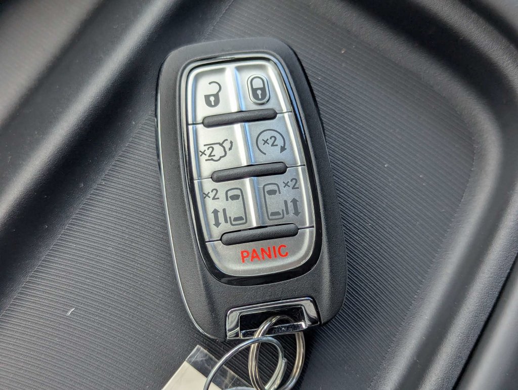 New 2027 Chrysler Pacifica Select w/ Family Tech Group FWD image 28