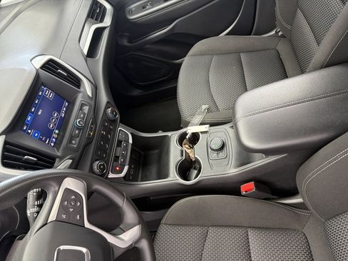 Used 2024 GMC Terrain SLE image 15