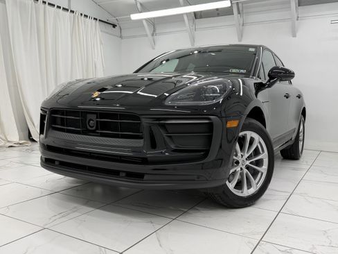 Certified 2023 Porsche Macan image 8