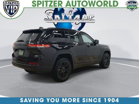 Used 2024 Jeep Grand Cherokee Altitude image 10