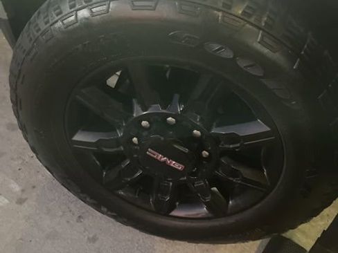 Used 2024 GMC Sierra 2500 AT4 w/ AT4 Premium Plus Package image 3