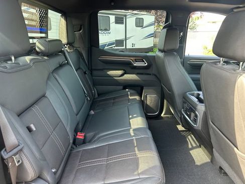 Used 2023 Chevrolet Silverado 1500 High Country w/ High Country Premium Package AWD/4WD image 34