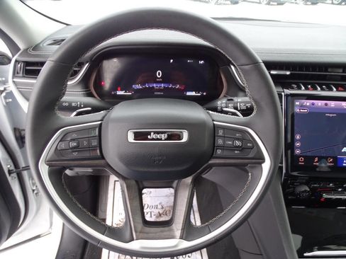 Used 2023 Jeep Grand Cherokee L Limited w/ Luxury Tech Group II image 18