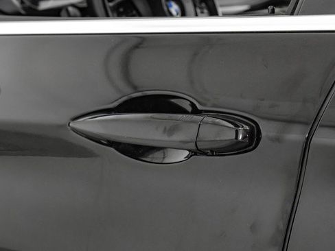 Used 2018 BMW X5 xDrive50i w/ Premium Package image 38