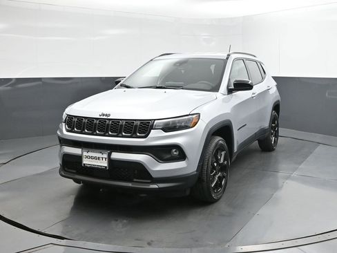 New 2026 Jeep Compass Latitude image 30