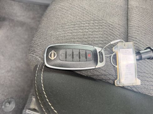 Used 2025 Nissan Rogue SV FWD image 21