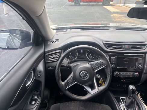 Used 2019 Nissan Rogue S w/ Special Edition Package FWD image 2