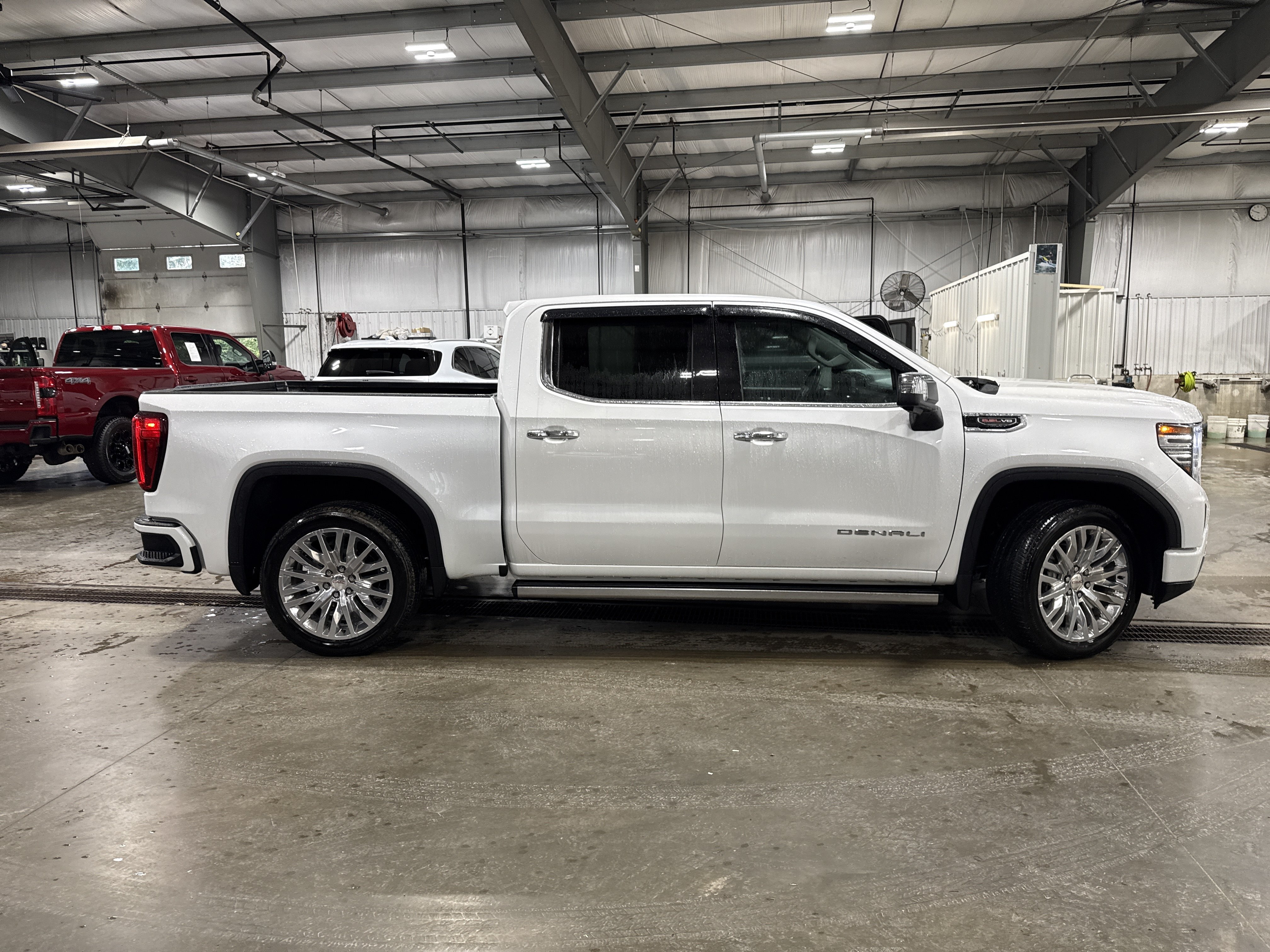 Used 2022 GMC Sierra 1500 Denali AWD/4WD image 2