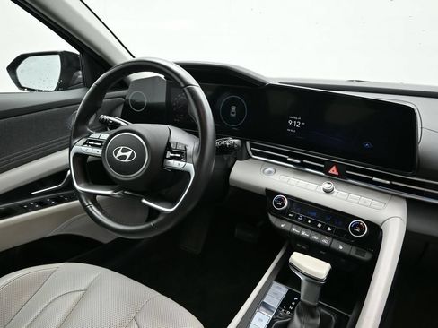 Used 2025 Hyundai Elantra Limited FWD image 18