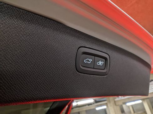 Certified 2025 Volvo XC90 T8 Plus w/ Protection Package Premier image 29