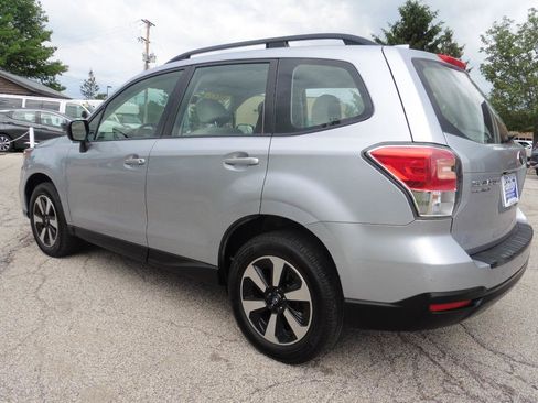 Used 2017 Subaru Forester 2.5i w/ Popular Package #2A AWD/4WD image 2