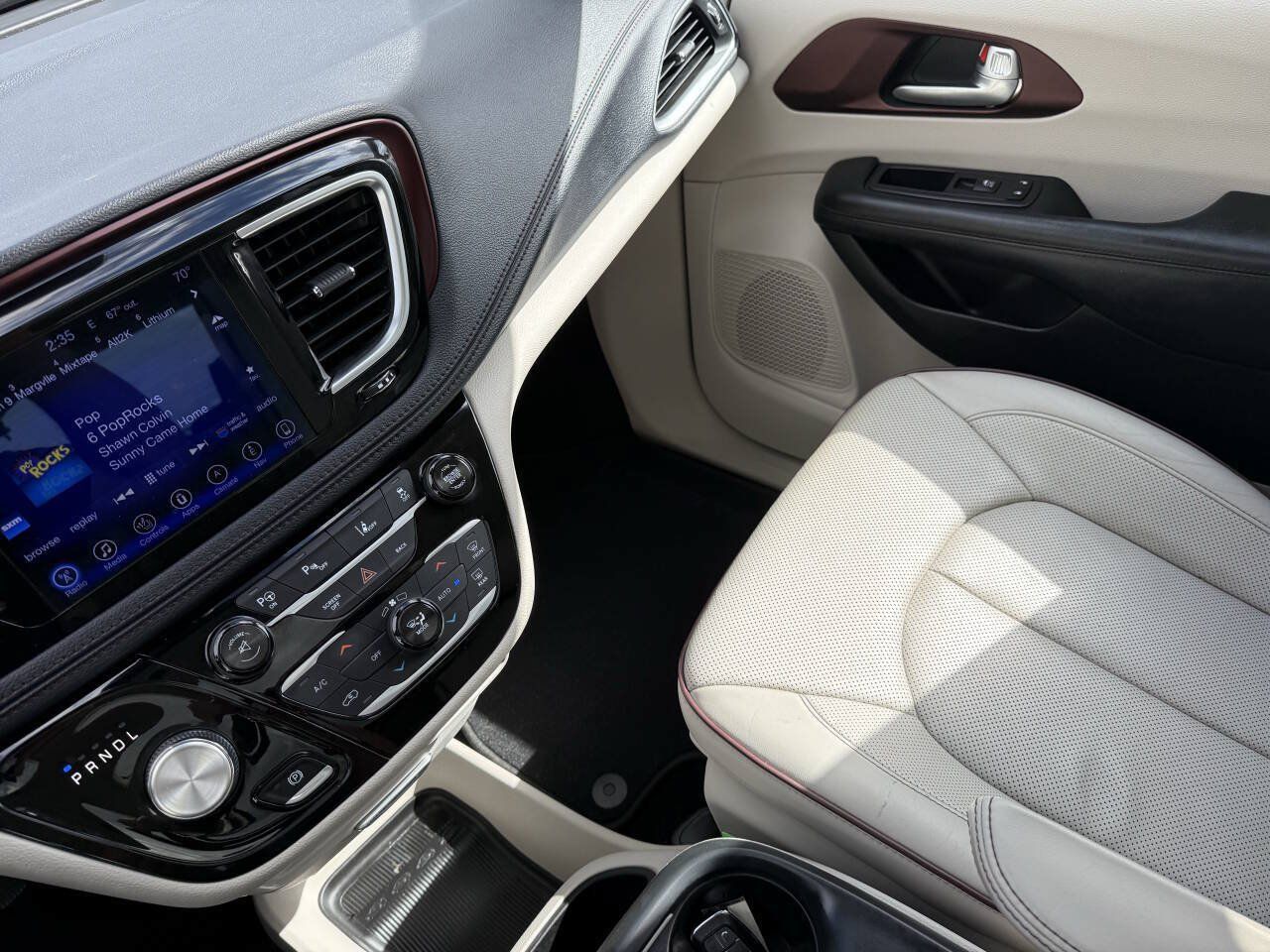 Used 2017 Chrysler Pacifica Limited w/ UConnect Theater Package FWD image 28
