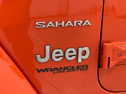 Used 2020 Jeep Wrangler Unlimited Sahara w/ Uconnect 4C Nav & Sound Group AWD/4WD image 36