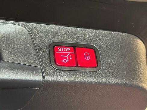 Used 2021 Mercedes-Benz GLB 250 4MATIC image 16