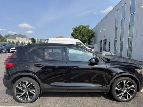 Used 2021 Volvo XC40 T5 R-Design w/ Climate Package AWD/4WD image 3