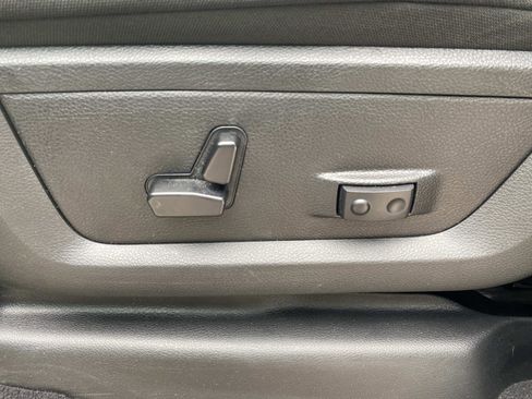 Used 2026 RAM 2500 Big Horn AWD/4WD image 25