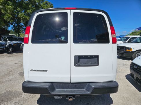 Used 2017 Chevrolet Express 3500 Extended image 5