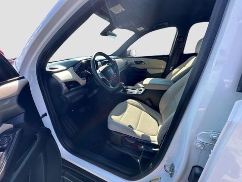 Used 2023 Chevrolet Traverse LS image 19
