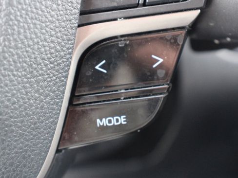 Used 2025 Toyota Camry SE image 27