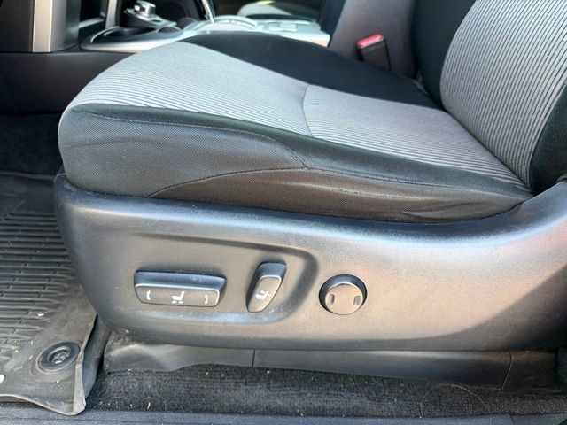 Used 2017 Toyota 4Runner SR5 AWD/4WD image 18