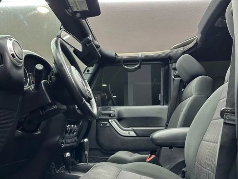 Used 2012 Jeep Wrangler Unlimited Sahara w/ Dual Top Group AWD/4WD image 10