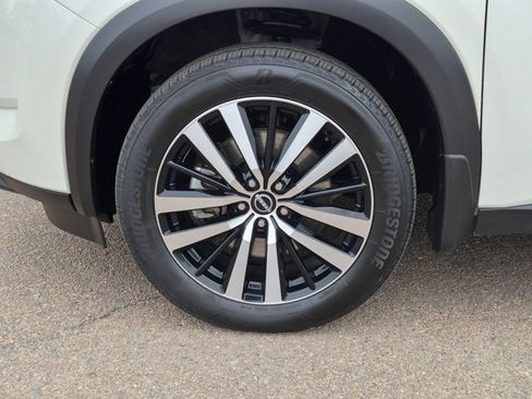 Used 2024 Nissan Pathfinder Platinum AWD/4WD image 9
