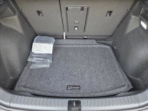 Certified 2025 Volkswagen Taos SE image 6