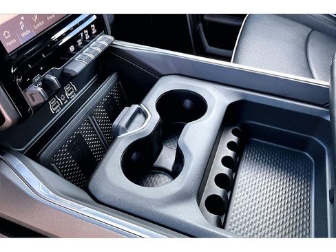 New 2026 RAM 2500 Laramie AWD/4WD image 9